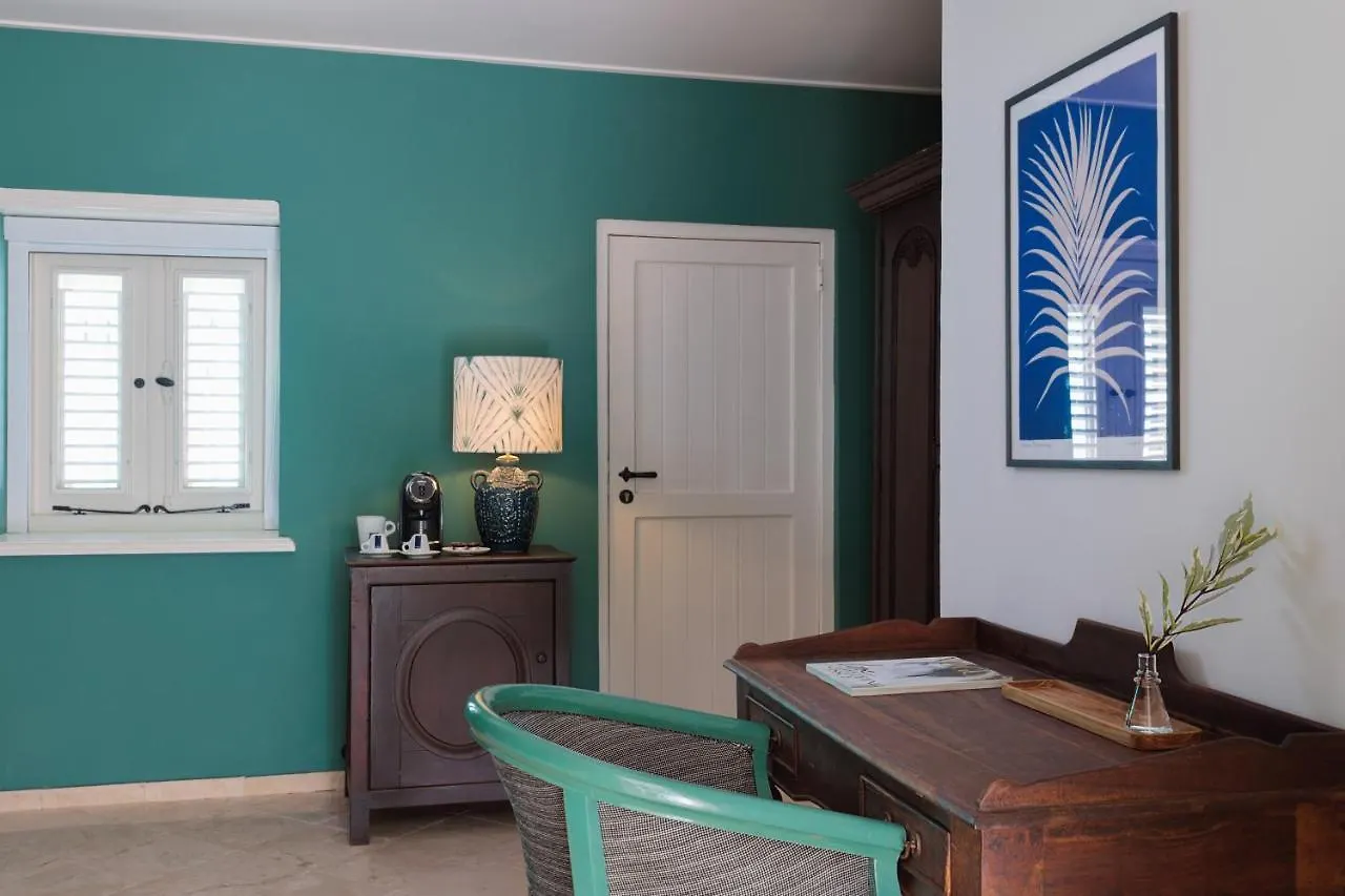 Kura Botanica Hotel Willemstad 4*,