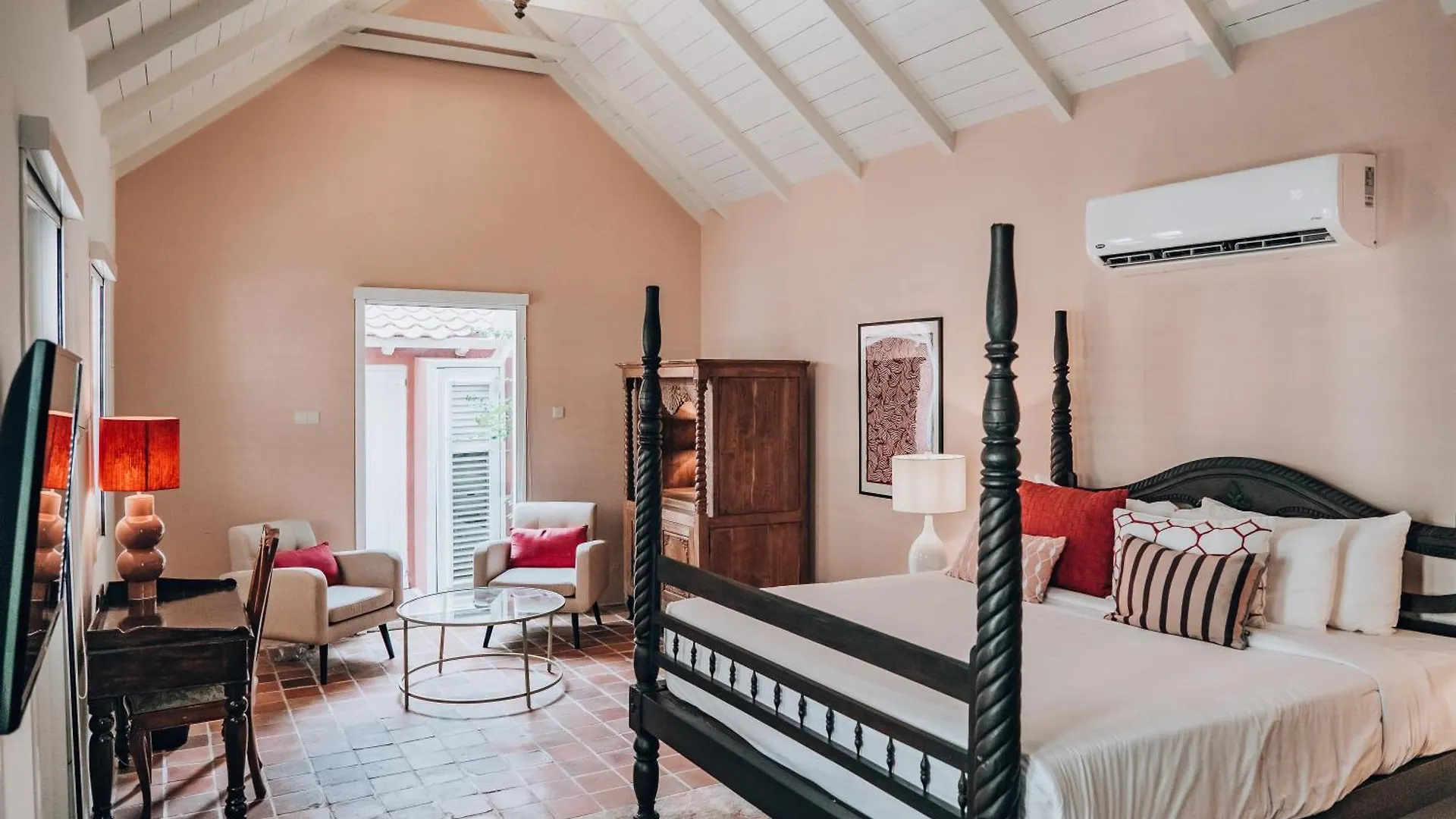 Kura Botanica Hotel Willemstad 4*,